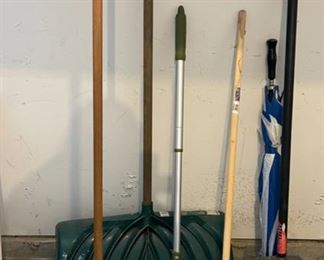 HALF OFF! $7.00 NOW, WAS $14.00..................Shoves, Ice Scraper and more (C011)