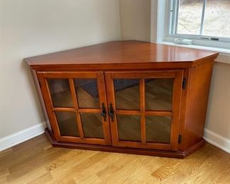 REDUCED! $37.50 NOW, WAS $50.00...................Corner Stand (C)