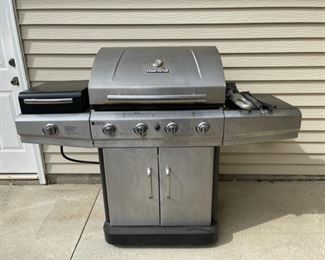 HALF OFF! $40.00 NOW, WAS $80.00......................Char Broil Grill (C002)