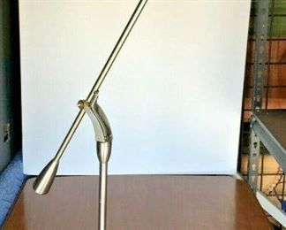 https://www.ebay.com/itm/124679333813	KG0080 SILVER DESK LAMP WITH ADJUSTABLE ARM		Buy-It-Now	 $19.99 
