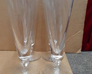 https://www.ebay.com/itm/114769468124	KG8063 (4) Champagne Flutes Local Pickup		Buy-It-Now	 $20.00 

