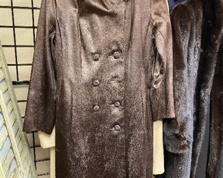 https://www.ebay.com/itm/114777599842	oR9000 John Baldwin Vintage Fur Full Length Coat Beaver? UShip or Local Pickup		Buy-it-Now	 $1,299.99 

