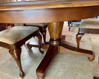Nice Dining Room Table and Four Chairs $450