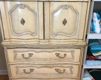 Items Located In 5th Bedroom (Craft Room)