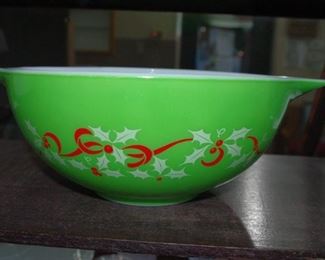 Silent Auction Piece - Merry Christmas - 443 2 1/2 Quart