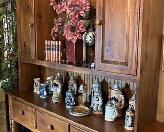 Good-looking hutch