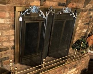 Brass fireplace fender; 4-panel fireplace screen