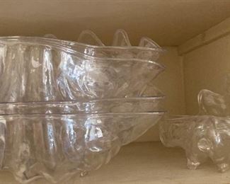 Large plastic shell-shaped bowls