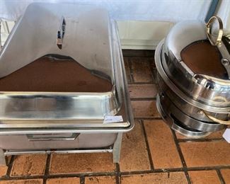 Large serving containers