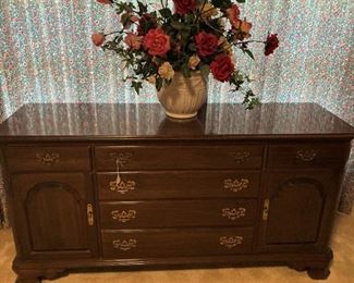 Ethan Allen Georgian Court dresser