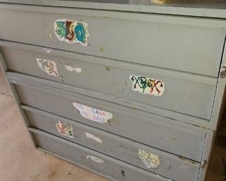 Metal tool chest