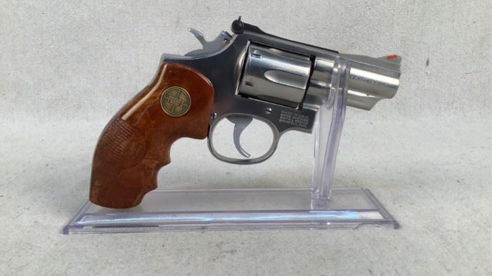 Serial - AFA9400
Mfg - Smith & Wesson
Model - 66-2
Caliber - S.&W.357 Magnum
Barrel - 2.5"
Capacity - 6
Type - Revolver, Double Action
Located in Chattanooga, TN
Condition - 3 - Light Wear
This lot contains a Smith & Wesson 66-2 chambered in .357 Magnum. It has a 2.5" barrel and Rogers grips. This would make an excellent home defense pistol!