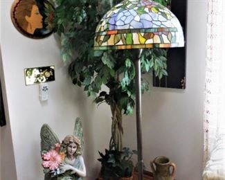 Large tiffany look stained glass free standing pole lamp.