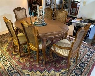 dinning table & 6 chairs