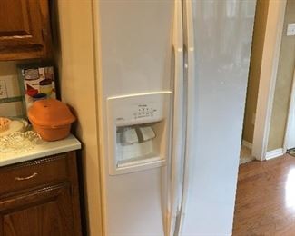 Side by side refrigerator - works great!!