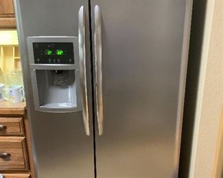 Stainless steel side by side refrigerator