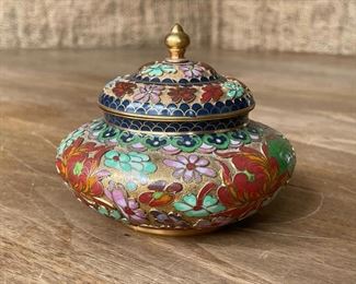 CLOISONNE ENAMEL JAR | decorated with concentric bands of colorful flowers, gilt finial; h. 3 x dia. 4 in. 