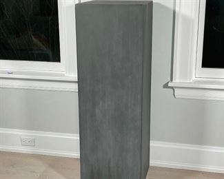 MINIMALIST COMPOSITION DISPLAY STAND | h. 47 x 16 x 16, small flake to back corner 