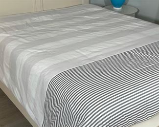 SERENA & LILY BLUE & WHITE DUVET COVER | queen sized bed, excellent condition 