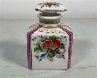 PAINTED PORCELAIN SNUFF BOTTLE | h. 5 in. 
