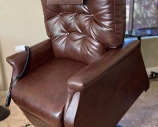 Golden Capri Lift Chair Recliner PR200 43x32x32in HxWxD