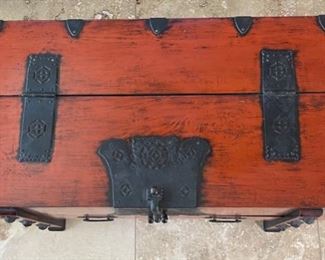 Metal Accent Chest/Trunk Coffee Table 20x42x22in HxWxD