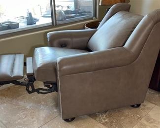 Bradington Young Newman Leather Power Recliner Chair Nailhead 38x40.5x38in HxWxD