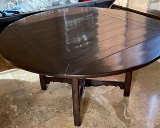 Drop leaf table