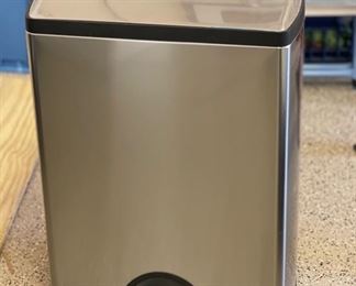 Simple Human Garbage Can 26x19.5x10in HxWxD