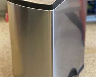 Simple Human Garbage Can 26x19.5x10in HxWxD