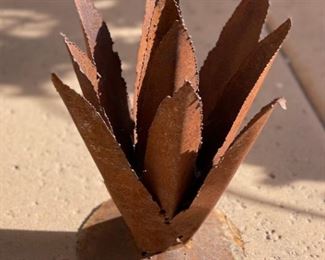 Rustic Metal Agave SM 11 x 10 x 10 HxWxD