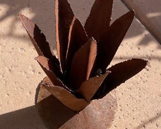 #2 Rustic Metal Agave Sm 11 x 10 x 10 HxWxD