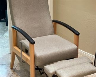 Nemschoff Orthopedic Chair Recliner 42 x 28 x 32 HxWxD