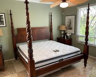 King Size Poster Bed w/ adjustable Beauty Rest mattress 88x84x93in HxWxD