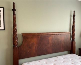 King Size Poster Bed w/ adjustable Beauty Rest mattress 88x84x93in HxWxD