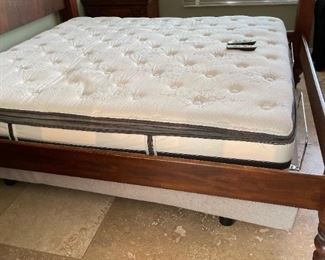 King Size Poster Bed w/ adjustable Beauty Rest mattress 88x84x93in HxWxD