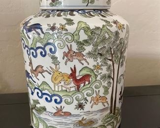 Antique Chinese Large Porcelain Crackle Ginger Jar with cover 10.25in. Tall 7.25in diameter
