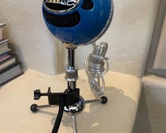 Blue Snowball Studio USB All-In-One Vocal Recording System N/A