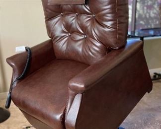 Golden Capri Lift Chair Recliner PR200	43x32x32in	HxWxD
