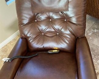Golden Capri Lift Chair Recliner PR200	43x32x32in	HxWxD
