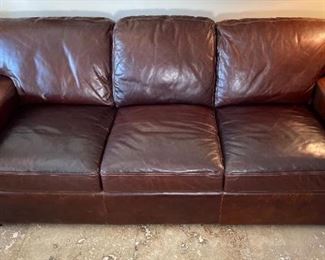 Moroni Grandeur Italian Leather Sofa	36x86.5x44in	HxWxD
