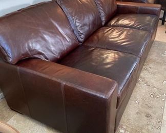 Moroni Grandeur Italian Leather Sofa	36x86.5x44in	HxWxD
