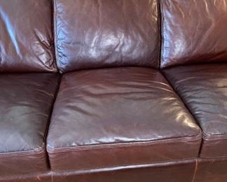 Moroni Grandeur Italian Leather Sofa	36x86.5x44in	HxWxD
