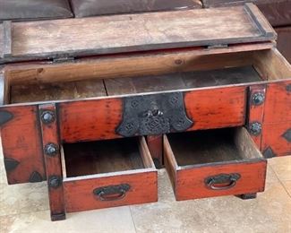 Metal Accent Chest/Trunk Coffee Table	20x42x22in	HxWxD
