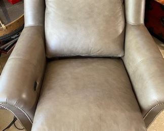 Bradington Young Newman Leather Power Recliner Chair Nailhead	38x40.5x38in	HxWxD
