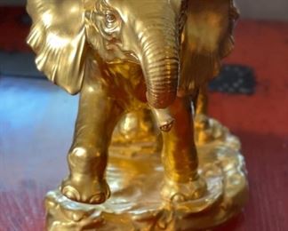 Boehm Limited Gem & Gold 400 Porcelain Elephant Diamond Eyes	8x10x5in	HxWxD
