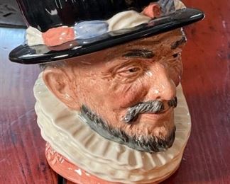 Lg Royal Doulton Beefeater Toby Mug D6206	7x5.75x6.5in	HxWxD
