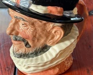 Lg Royal Doulton Beefeater Toby Mug D6206	7x5.75x6.5in	HxWxD
