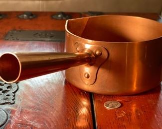 Hand Hammered Solid Copper French Sugar Pot/Pau France	3.5x7x13in<BR>Diameter: 6.5in	
