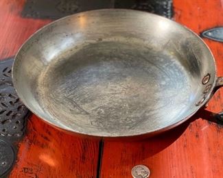 Vintage Copper Tinned 12in Saucepan Made in France Pot	1.75x12x22in	
